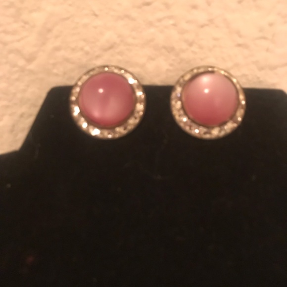 ❌SOLD❌ Vintage Silver Lilac Clip On Earrings - Picture 7 of 7